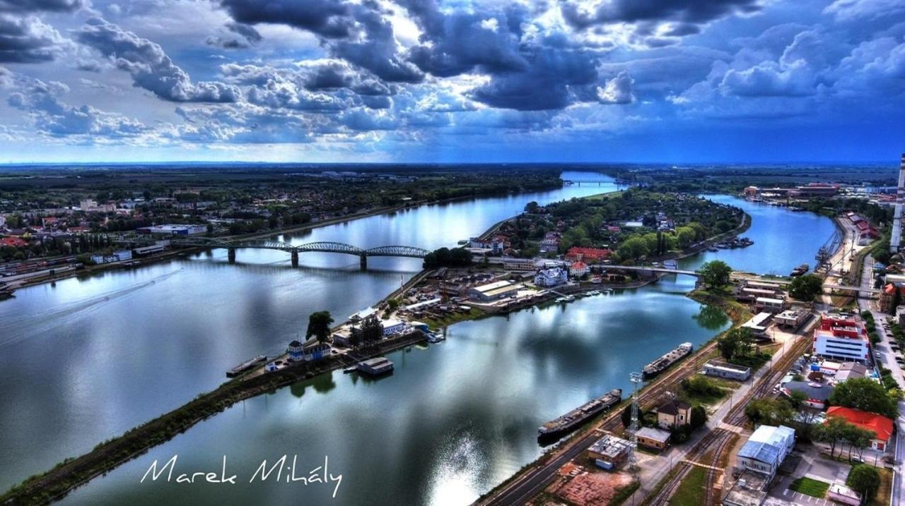 Amira Apartman Komárno Esterno foto